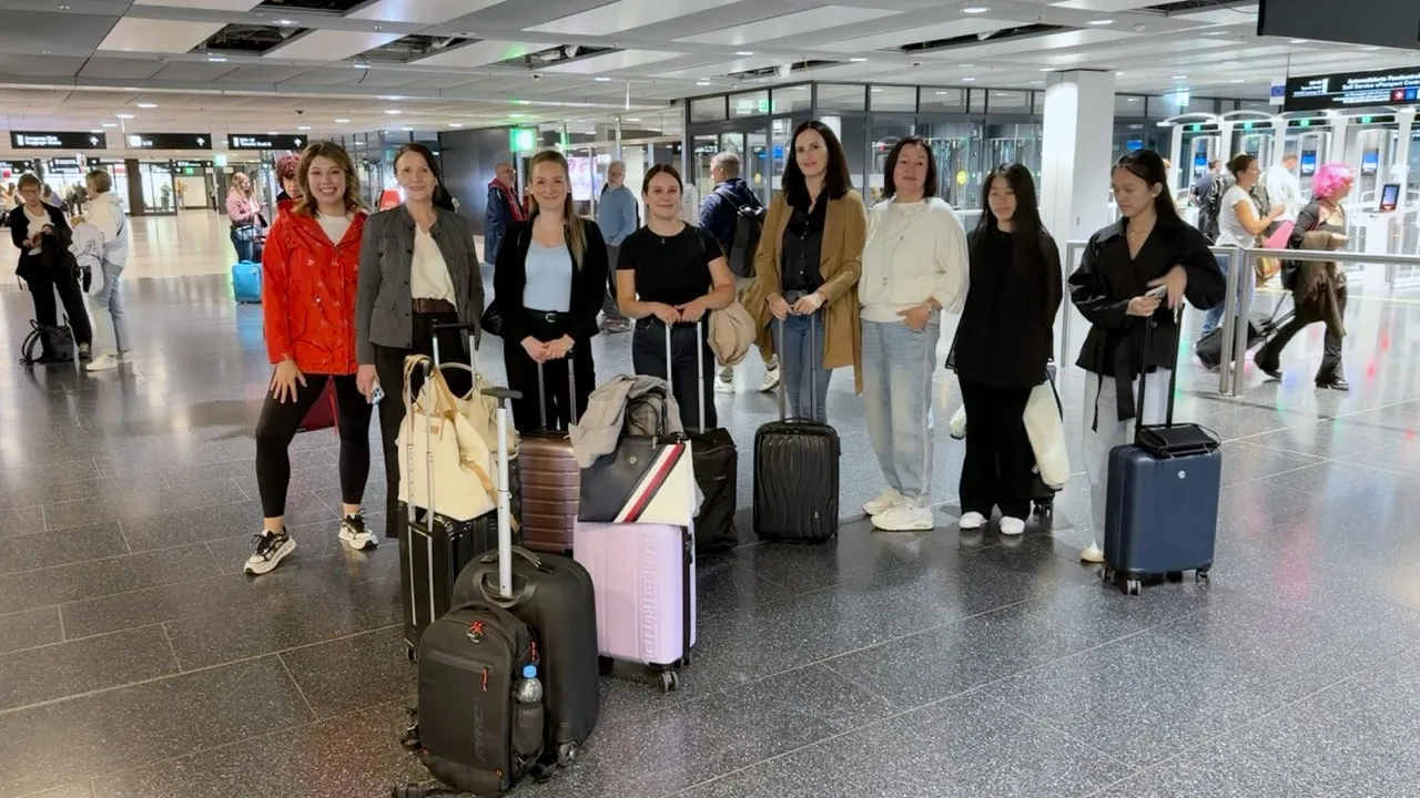 Gemeinsam am Flughafen - Abflug Richtung Hamburg