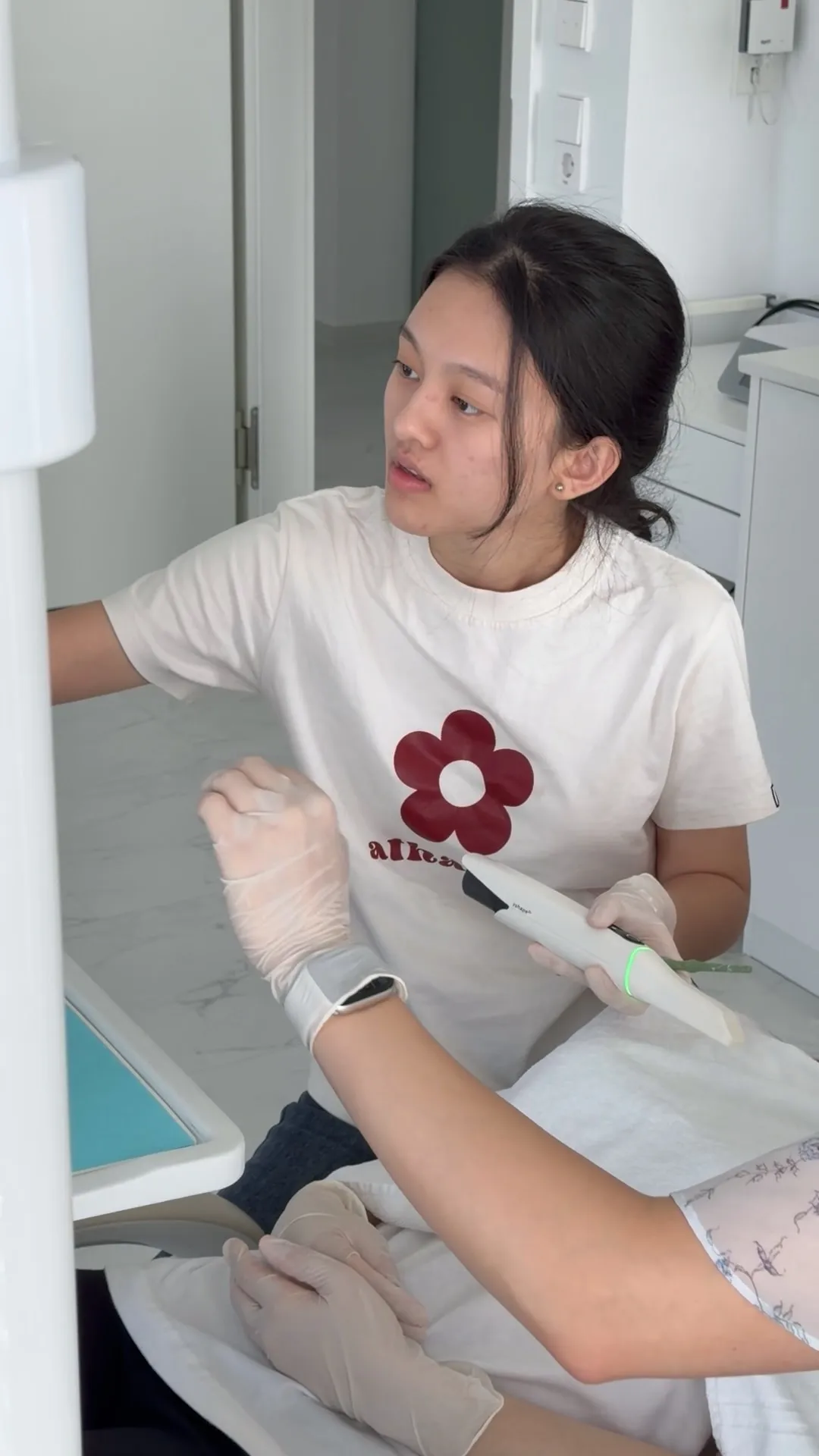 Apprentice Ha Giang taking an intraoral scan