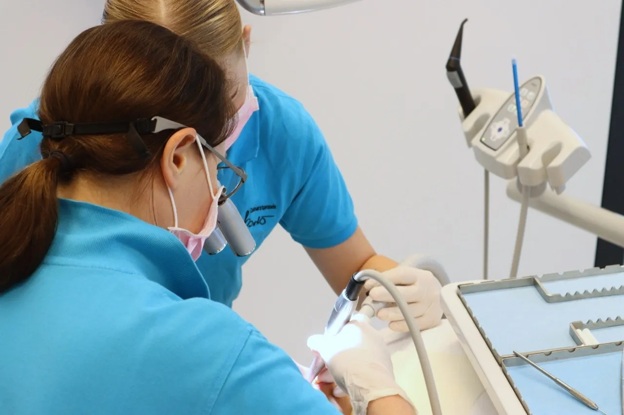 Precision work with loupes in endodontics